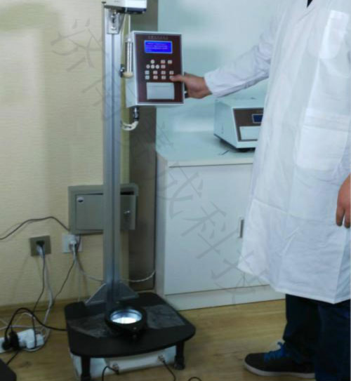 濟(jì)南賽成科技實驗室PE塑料薄膜落球沖擊試驗過程 濟(jì)南賽成科技實驗室PE塑料薄膜落球沖擊試驗過程